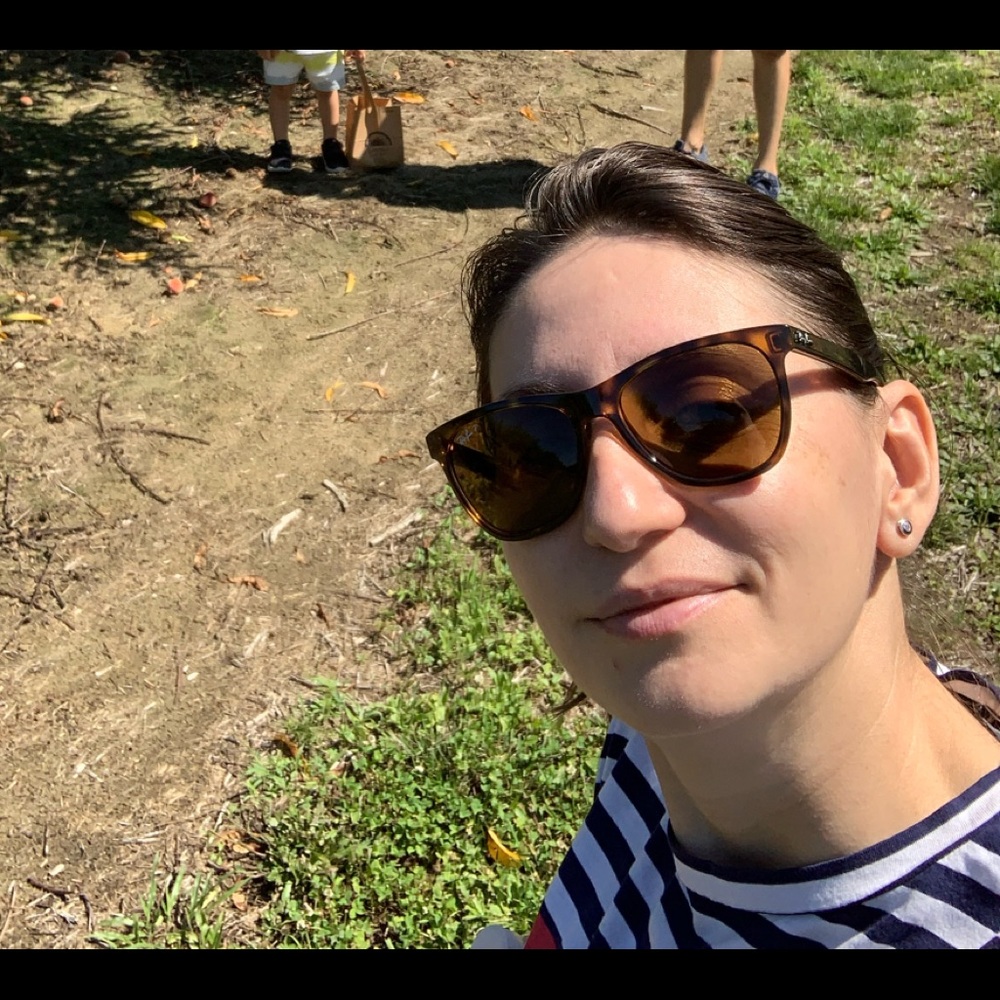 Meet your Posher, Dana